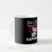 象の贈り物が大好きな女の子 コーヒーマグカップ (正面左)