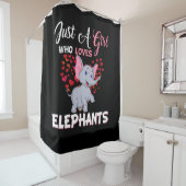 象の贈り物が大好きな女の子 シャワーカーテン (インサイチュ)