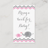 象の赤ちゃんシャワーが本をもたらす挿入ピンクの女の子 エンクロージャーカード (裏面)