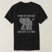 象を一口食食べべる卒業服 Tシャツ (デザイン正面)