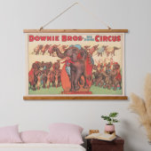 象を女性とトレーナーと一緒に演奏。 吊り下げ型タペストリー (寝室)