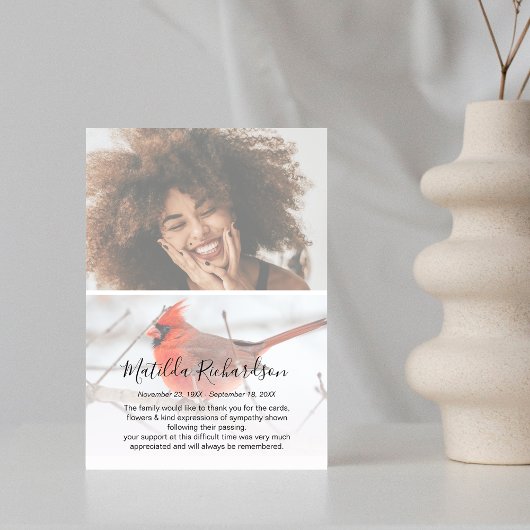 象徴的な赤い(鳥)ショウジョウコウカンチョウ写真追悼碑 サンキューカード