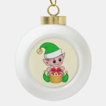 象牙地にクリスマスの妖精とギフトボックス
