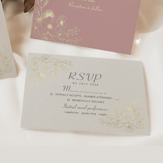 象牙色のニュートラルフラワーの結婚式RSVPカード 出欠カード