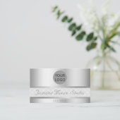 豪華なシルバーエフェクトカスタムロゴ – 営業時間 名刺 (スタンド正面)