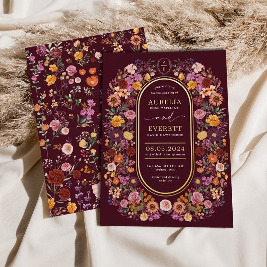 豪華なブルゴーニュのワイルドフラワーモノグラム結婚クレスト 箔招待状
