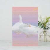 豪華な背景にいる二羽の白いガチョウ 便箋 (スタンド正面)