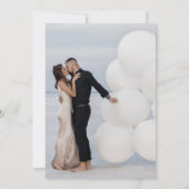 豪華な花のモノグラム ウェディング エレガント ブラック ホワイト 招待状 (裏面)