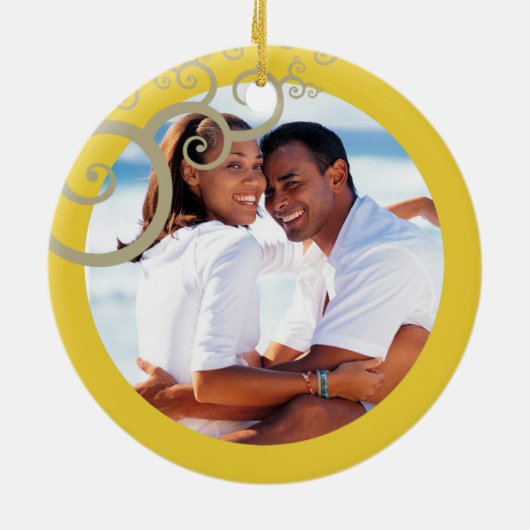 豪華な貝殻私達の初めてのクリスマス(yellow|white) セラミックオーナメント (裏面)