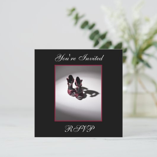豪華な赤い誕生日パーティーの靴のスクエア招待状 招待状 (スタンド正面)
