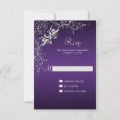 豪華な銀の花模様の渦巻きが付いた濃い紫色の招待状 RSVP (正面)