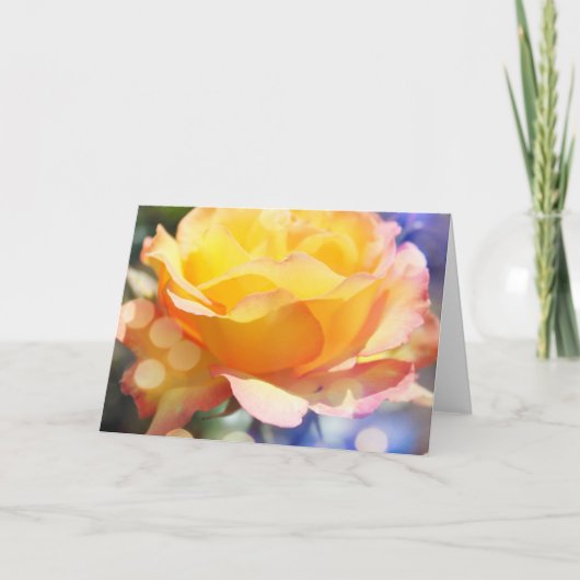 豪華な黄色いバラの花。 花の写真。 シーズンカード (正面)