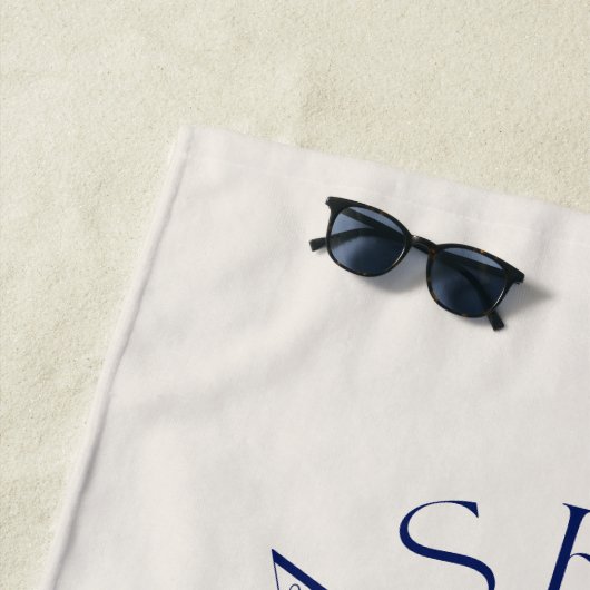 貝殻とウェディングベルのハッピーウェディングパーティ ビーチタオル (インサイチュ)