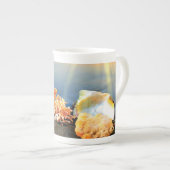 貝殻とヒトデのビーチ ボーンチャイナマグカップ (正面右)