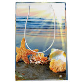 貝殻とヒトデのビーチ ミディアムペーパーバッグ (正面)