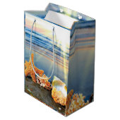 貝殻とヒトデのビーチ ミディアムペーパーバッグ (裏面アングル)