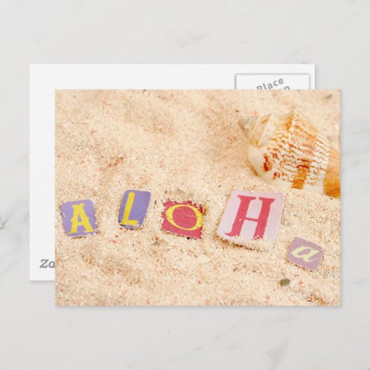 貝殻を持つ砂のビーチのアロハ ポストカード (正面/裏面)