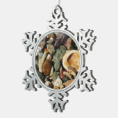 貝殻、岩、サンゴ自然写真 スノーフレークピューターオーナメント (右)