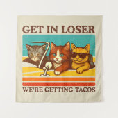 負け犬ども、早く乗れ！タコスを食べに行くぞ タペストリー (正面)