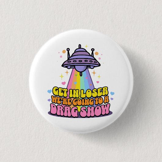 負け犬の中に入る我々はドラッグショーUFOに行く 缶バッジ (正面)