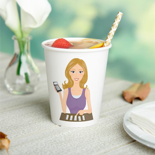 財務女性 紙コップ