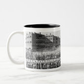 財産の開始の行列 ツートーンマグカップ (左)
