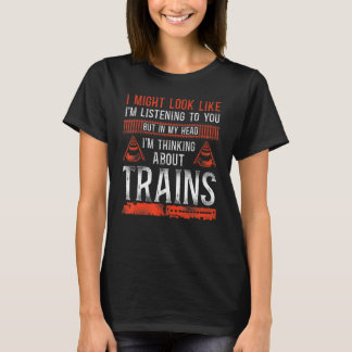 貨物列車のドライバーの走行移動 Tシャツ