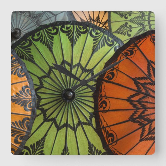 販売用パラソル，バガン，ミャンマー スクエア壁時計 (正面)