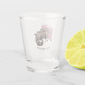 貪欲なラクーンお誕生日ケーキ漫画がいっぱい ショットグラス (裏面)