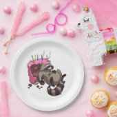 貪欲なラクーンお誕生日ケーキ漫画がいっぱい ペーパープレート (パーティー)