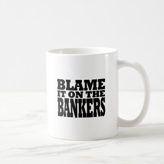 責任にして下さい銀行家(財政危機)にそれの コーヒーマグカップ (右)