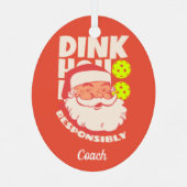 責任を持ってディンク。ヴィンテージサンタとピクルボール メタルオーナメント (裏面)