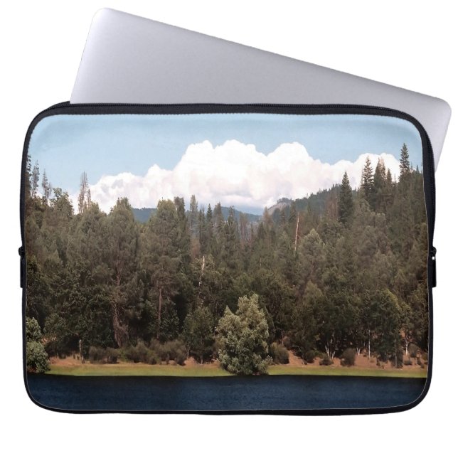 貯水池を春...... ラップトップスリーブ (正面)