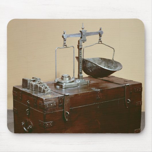 貴重品箱およびスケール マウスパッド (正面)