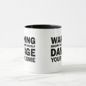 買物をする同輩は収入のマグを傷つけました マグカップ (中央)