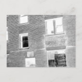 賃貸料-陰性のための断念されたアパート ポストカード (正面)