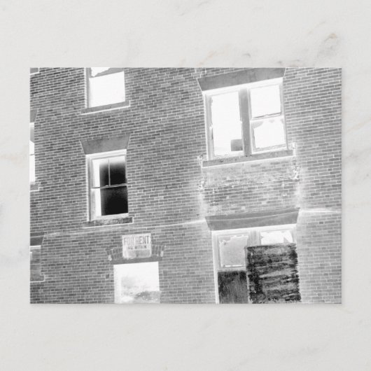 賃貸料-陰性のための断念されたアパート ポストカード (正面)