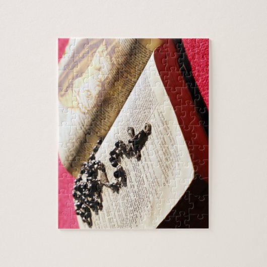 賛美された聖母マリアの聖書の数珠 ジグソーパズル (縦)