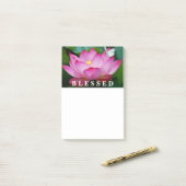 賛美される ポストイット (デスク上)