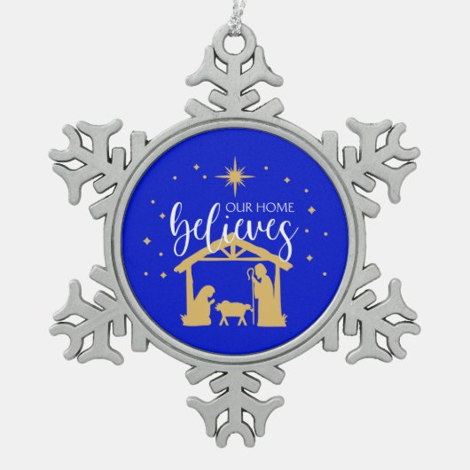 賛美ファーストホームクリスマス出生シーン スノーフレークピューターオーナメント (正面)