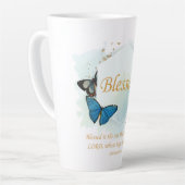 賛美 – 女性のキリスト教信仰バタフライ詩 カフェラテマグ (左アングル)