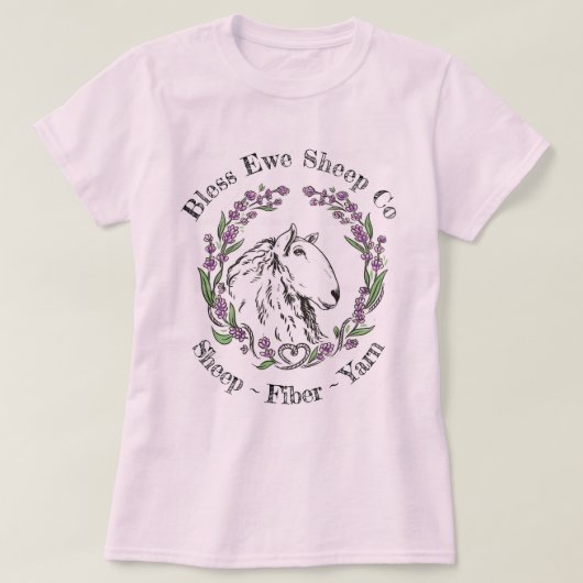 賛美 Ewe Sheep Co - Lavender SheepロゴTシャツ Tシャツ (デザイン正面)