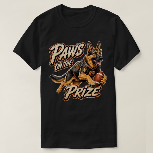 賞品を掴むジャーマンシェパード フットボール Tシャツ (デザイン正面)