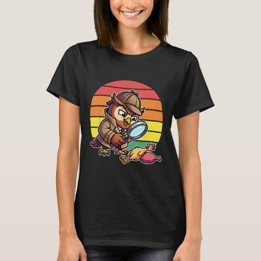 賢いフクロウ探偵が鶏の謎を調査 Tシャツ (正面)