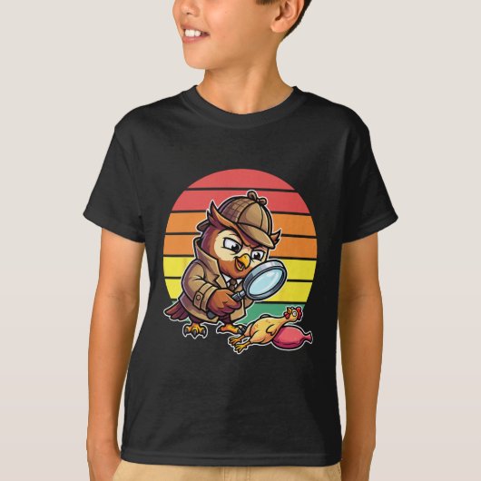 賢いフクロウ探偵が鶏の謎を調査 Tシャツ (正面)