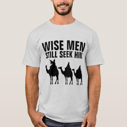 賢い人たちはまだクリスマスTシャツを探している Tシャツ (正面)