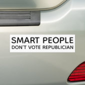 賢い人は共和党に投票しない バンパーステッカー (車上)