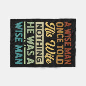 賢い人は妻に自分は策を打たぬことを言ったことがある フリースブランケット (正面(横))