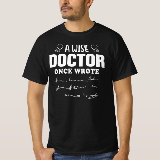 賢い医者がかつて書いた面白い名言 Tシャツ (正面)