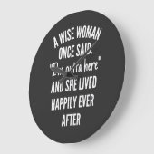 賢い女性は、私がここから出て行くと言って、彼女は生きている ラージ壁時計 (傾斜)